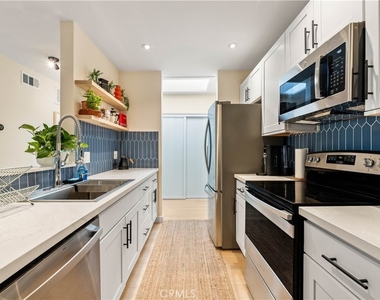 8535 W West Knoll Drive - Photo Thumbnail 3