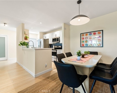 8535 W West Knoll Drive - Photo Thumbnail 19