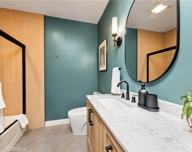 8535 W West Knoll Drive - Photo Thumbnail 29