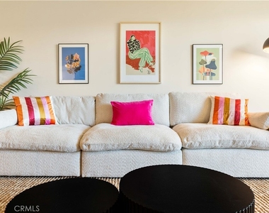 8535 W West Knoll Drive - Photo Thumbnail 1