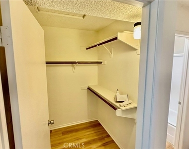 1380 W Capitol Drive - Photo Thumbnail 6