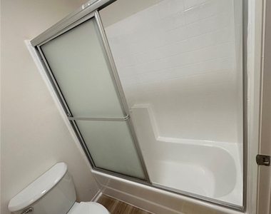 1380 W Capitol Drive - Photo Thumbnail 8