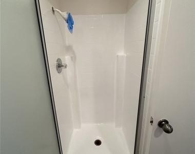 1380 W Capitol Drive - Photo Thumbnail 7