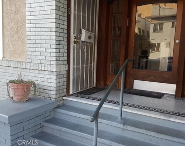 301 W 4th - Photo Thumbnail 7