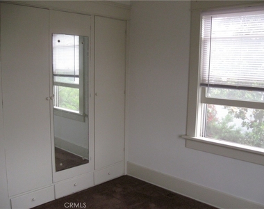 301 W 4th - Photo Thumbnail 6