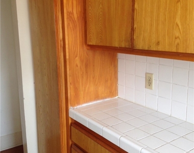 301 W 4th - Photo Thumbnail 2