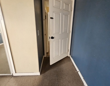 1319 E 59th - Photo Thumbnail 17