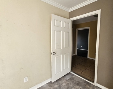 1319 E 59th - Photo Thumbnail 14