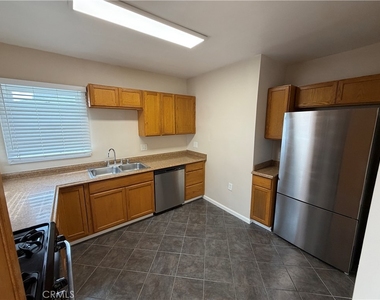 210 S Bush Street - Photo Thumbnail 9