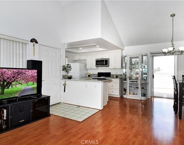 10411 Garden Grove - Photo Thumbnail 3