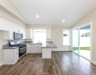 933 S Dylan Way - Photo Thumbnail 8
