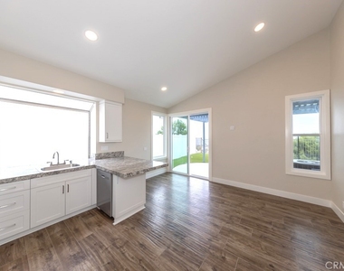 933 S Dylan Way - Photo Thumbnail 9