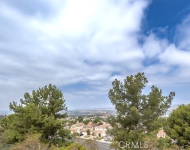933 S Dylan Way - Photo Thumbnail 2