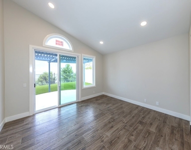933 S Dylan Way - Photo Thumbnail 13