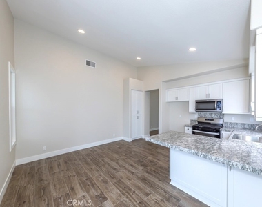 933 S Dylan Way - Photo Thumbnail 11