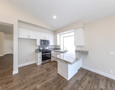 933 S Dylan Way - Photo Thumbnail 7