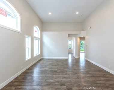 933 S Dylan Way - Photo Thumbnail 5