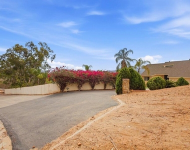 13705 Abell Drive - Photo Thumbnail 9