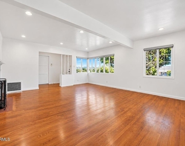 3289 Inglewood Boulevard - Photo Thumbnail 6