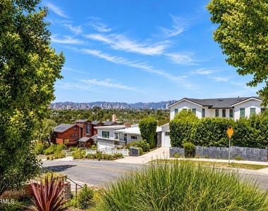 3289 Inglewood Boulevard - Photo Thumbnail 4