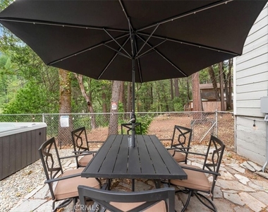 4312 Hemlock - Photo Thumbnail 11