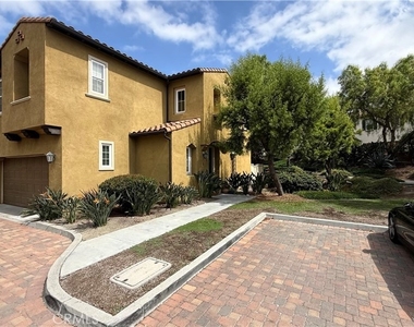 1 Paseo Vista - Photo Thumbnail 1