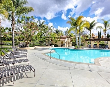 1 Paseo Vista - Photo Thumbnail 19
