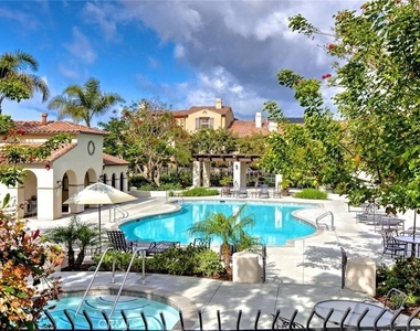 1 Paseo Vista - Photo Thumbnail 15