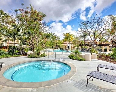 1 Paseo Vista - Photo Thumbnail 17