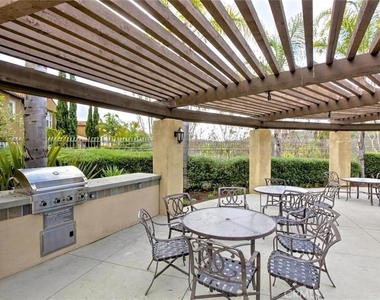 1 Paseo Vista - Photo Thumbnail 18