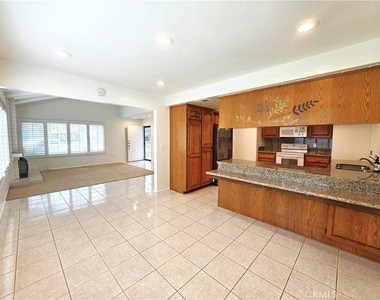 3709 S Sea Cliff - Photo Thumbnail 12