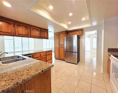 3709 S Sea Cliff - Photo Thumbnail 8