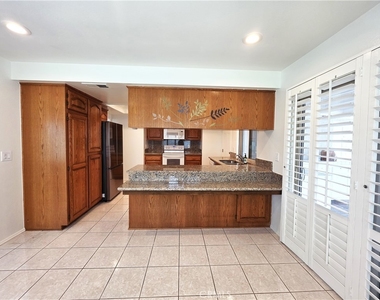 3709 S Sea Cliff - Photo Thumbnail 11