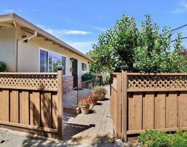 124 Oakwood Drive - Photo Thumbnail 8