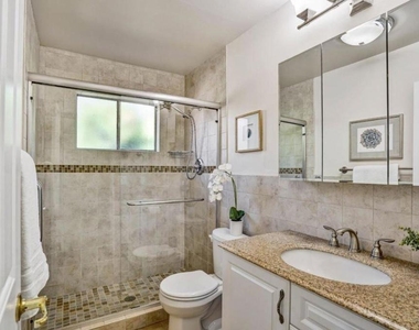 124 Oakwood Drive - Photo Thumbnail 2