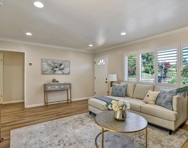 124 Oakwood Drive - Photo Thumbnail 12