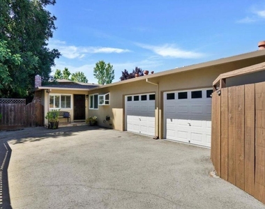124 Oakwood Drive - Photo Thumbnail 7