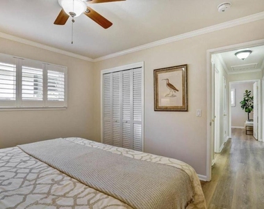 124 Oakwood Drive - Photo Thumbnail 4