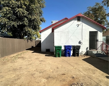 111 E Moneta - Photo Thumbnail 2