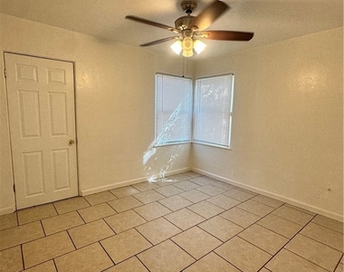 111 E Moneta - Photo Thumbnail 6
