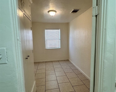 111 E Moneta - Photo Thumbnail 11