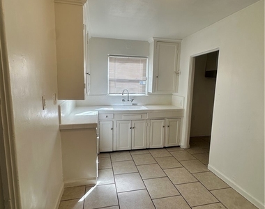 111 E Moneta - Photo Thumbnail 9