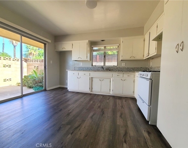 534 Roosevelt Road - Photo Thumbnail 6