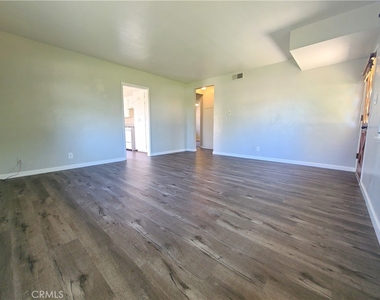 534 Roosevelt Road - Photo Thumbnail 4