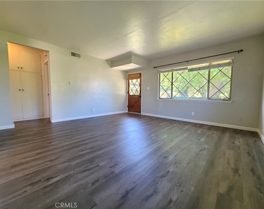 534 Roosevelt Road - Photo Thumbnail 3