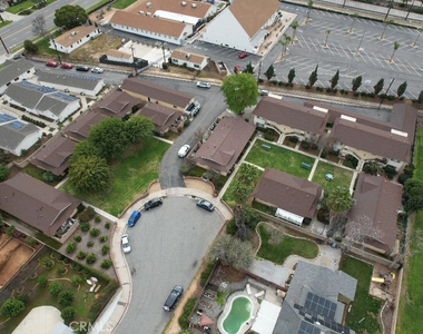 534 Roosevelt Road - Photo Thumbnail 20