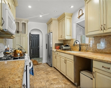 6247 Hamilton Lane - Photo Thumbnail 11