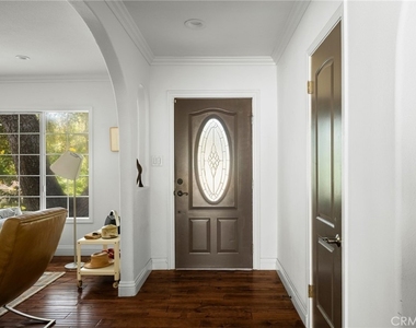 6247 Hamilton Lane - Photo Thumbnail 2