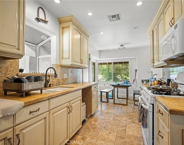 6247 Hamilton Lane - Photo Thumbnail 9