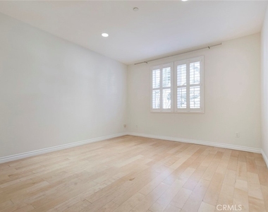 556 E Palm Avenue - Photo Thumbnail 8